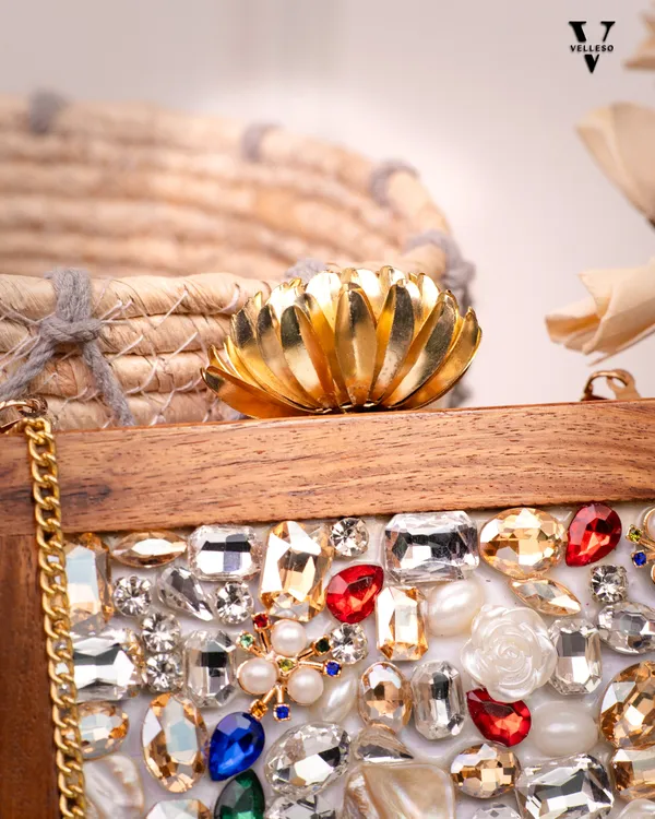Zaria_Jewelwood_Clutch